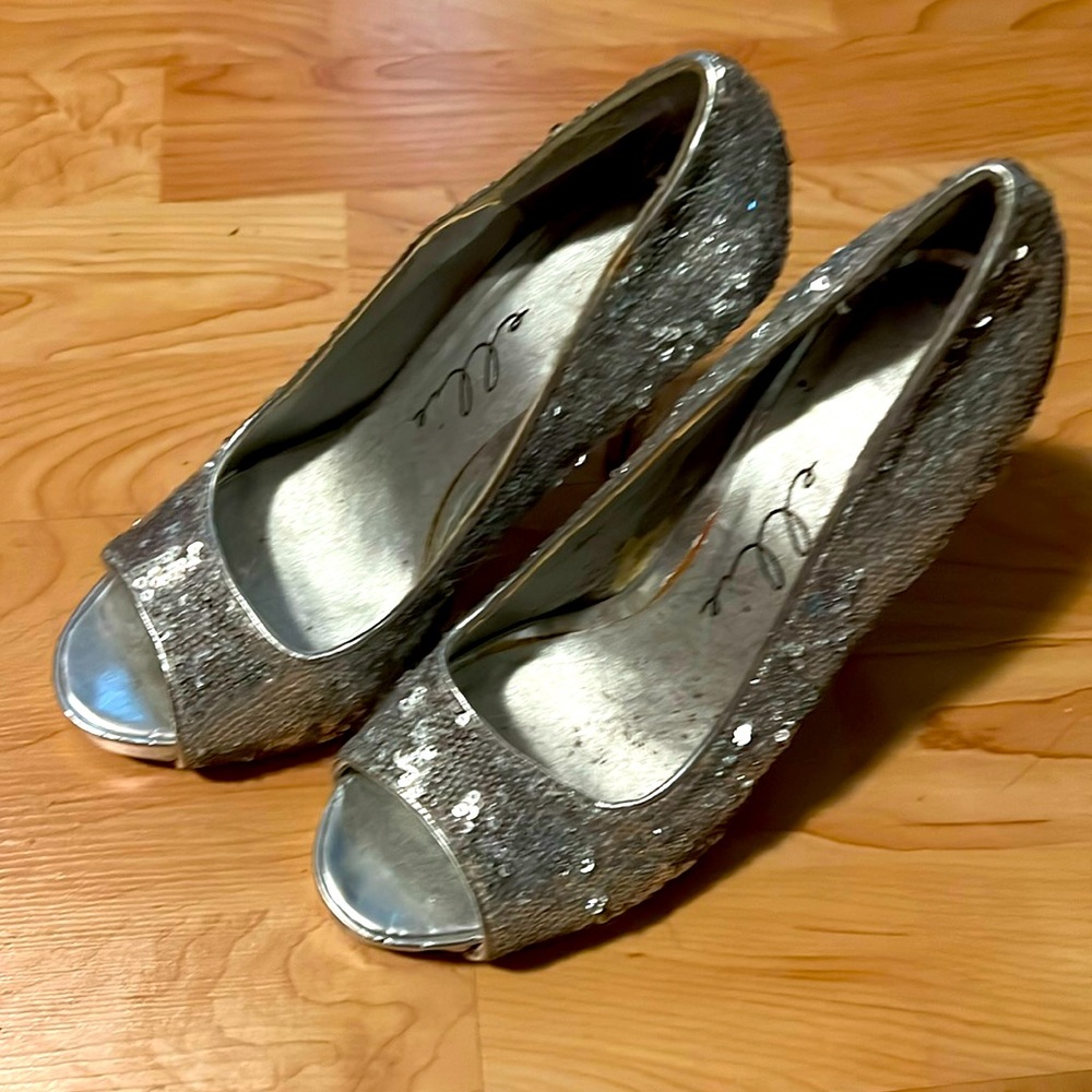 Silver sparkle platforms Ellie sz 8